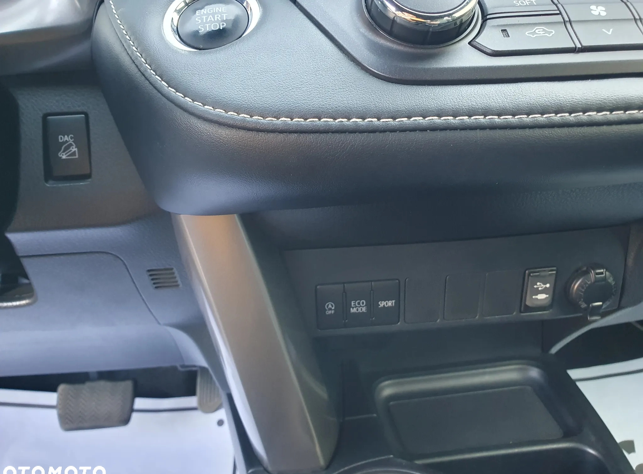 Toyota RAV4 cena 108900 przebieg: 88443, rok produkcji 2018 z Warszawa małe 631